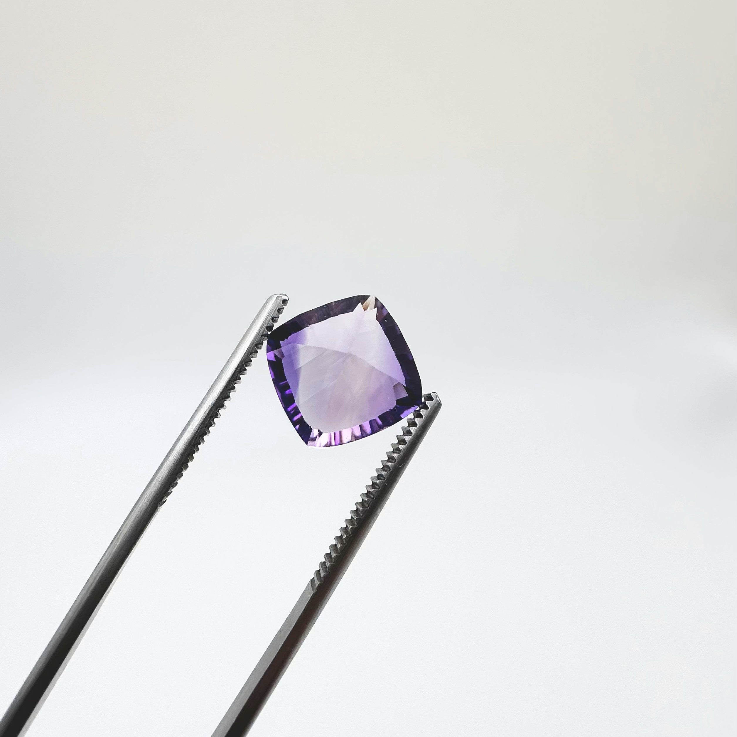Natural Amethyst - 7.35ct - Cushion Cut