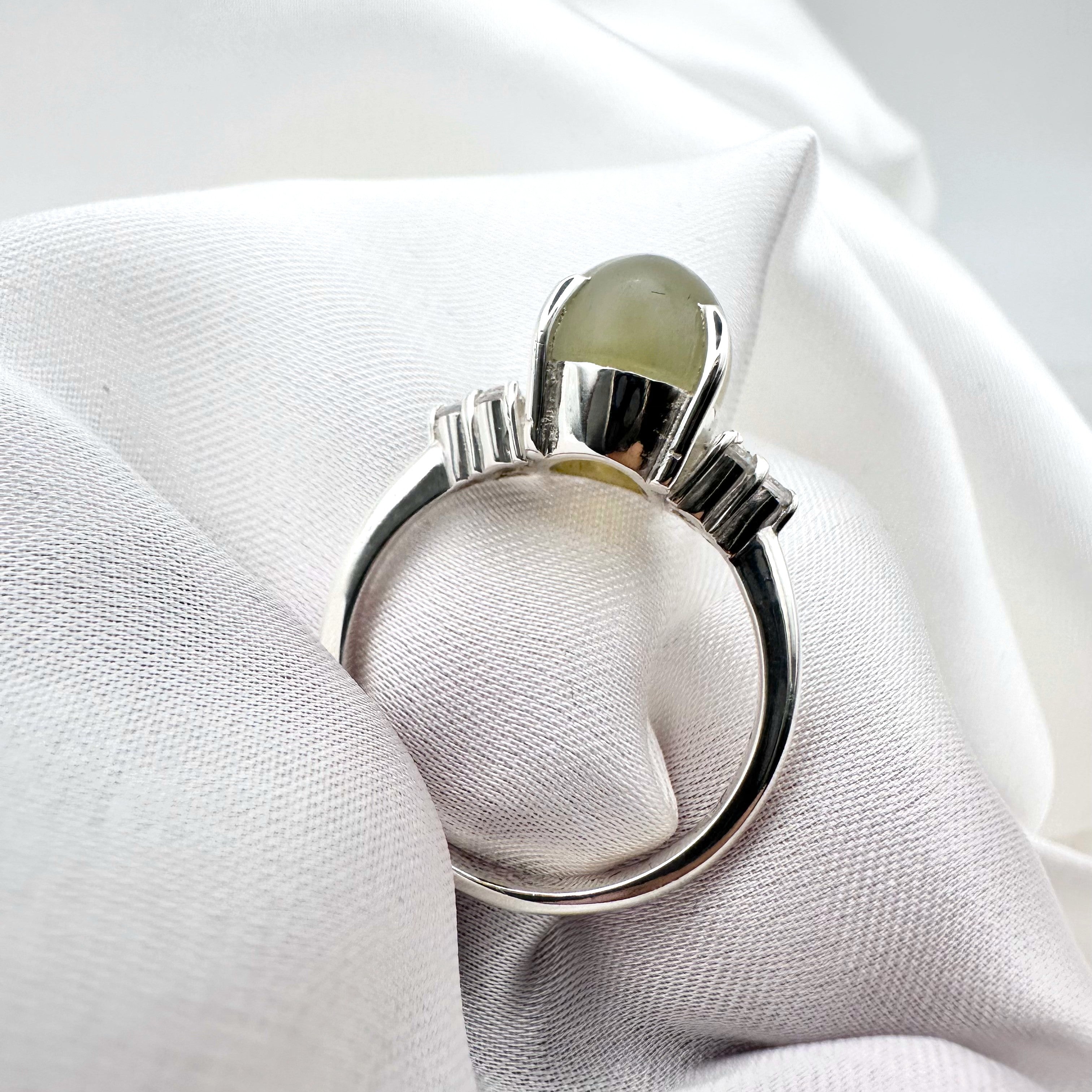 Natural Moonstone Ring – Oval Cabochon in 925 Sterling Silver - Size 14