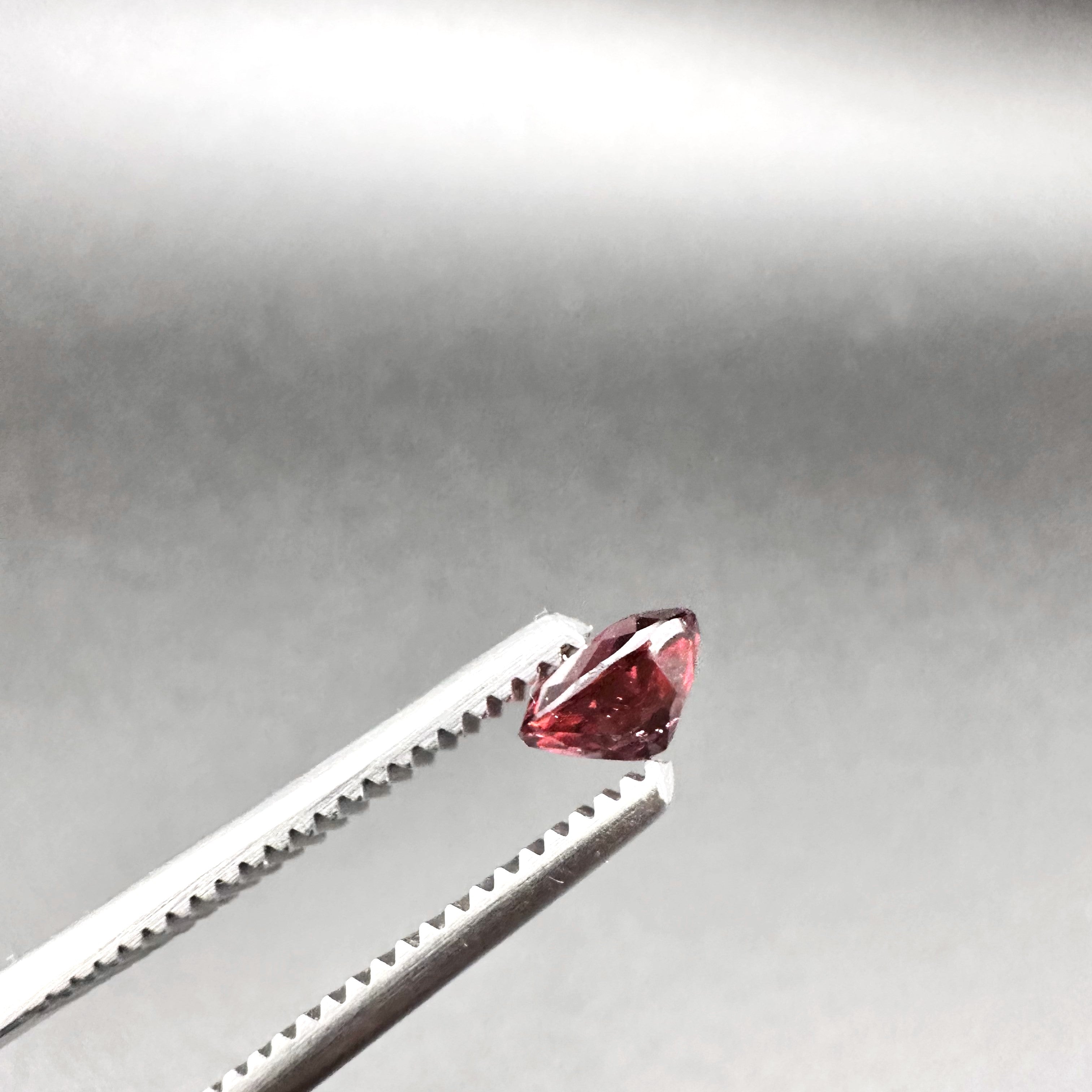 Natural Red Garnet - 0.95ct - Oval Faceted Cut