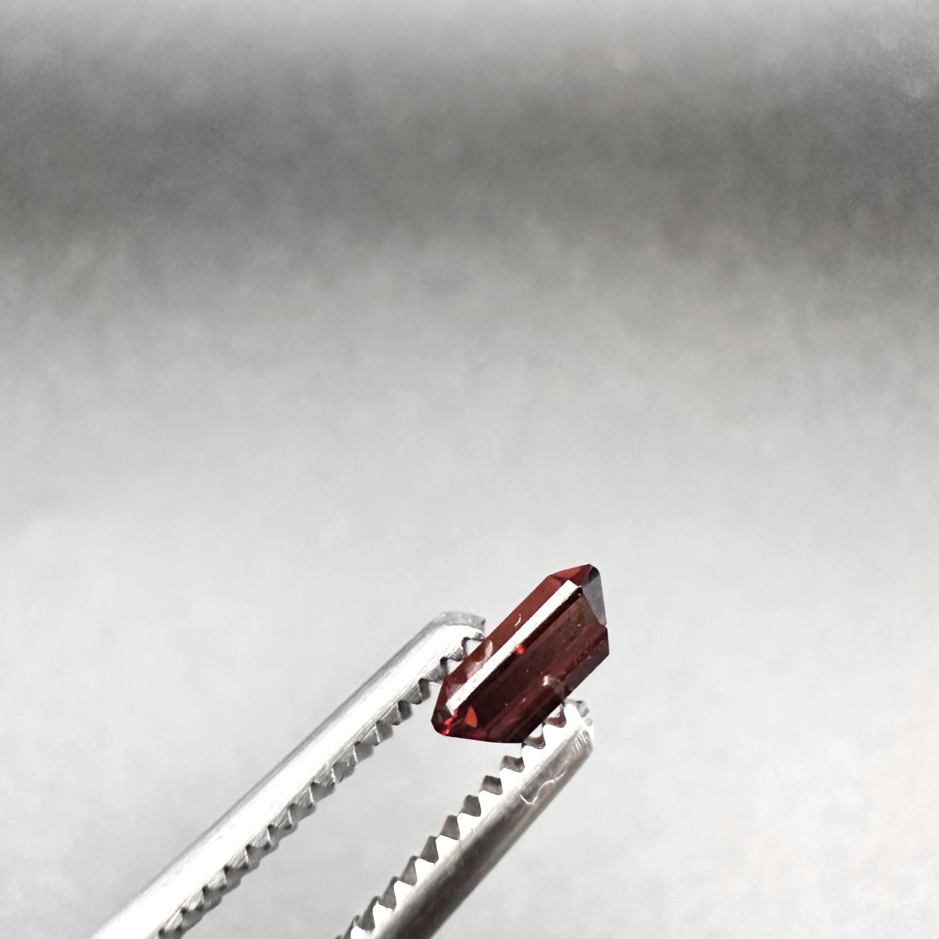 Natural Red Garnet - 0.95ct - Oval Faceted Cut