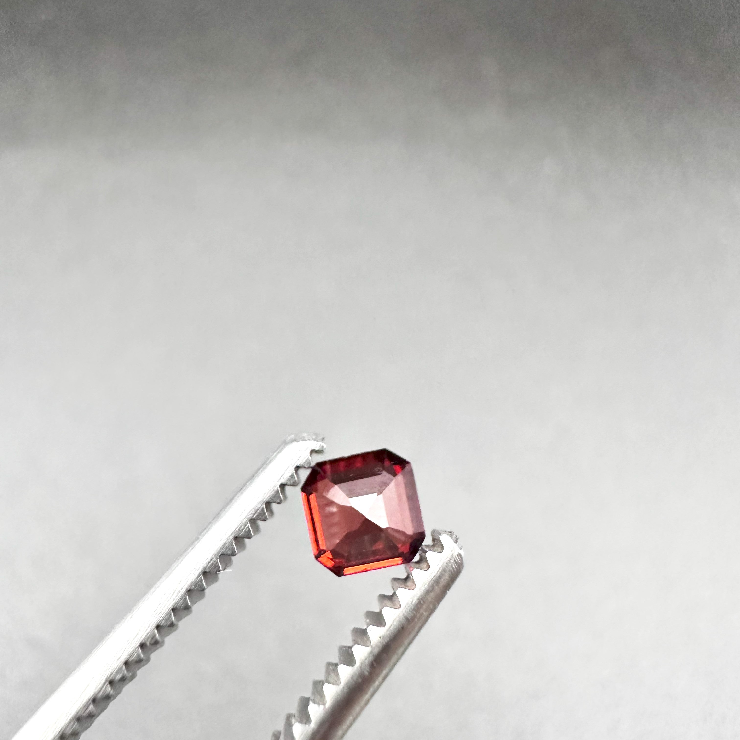 Natural Red Garnet - 0.60ct - Oval Faceted Cut