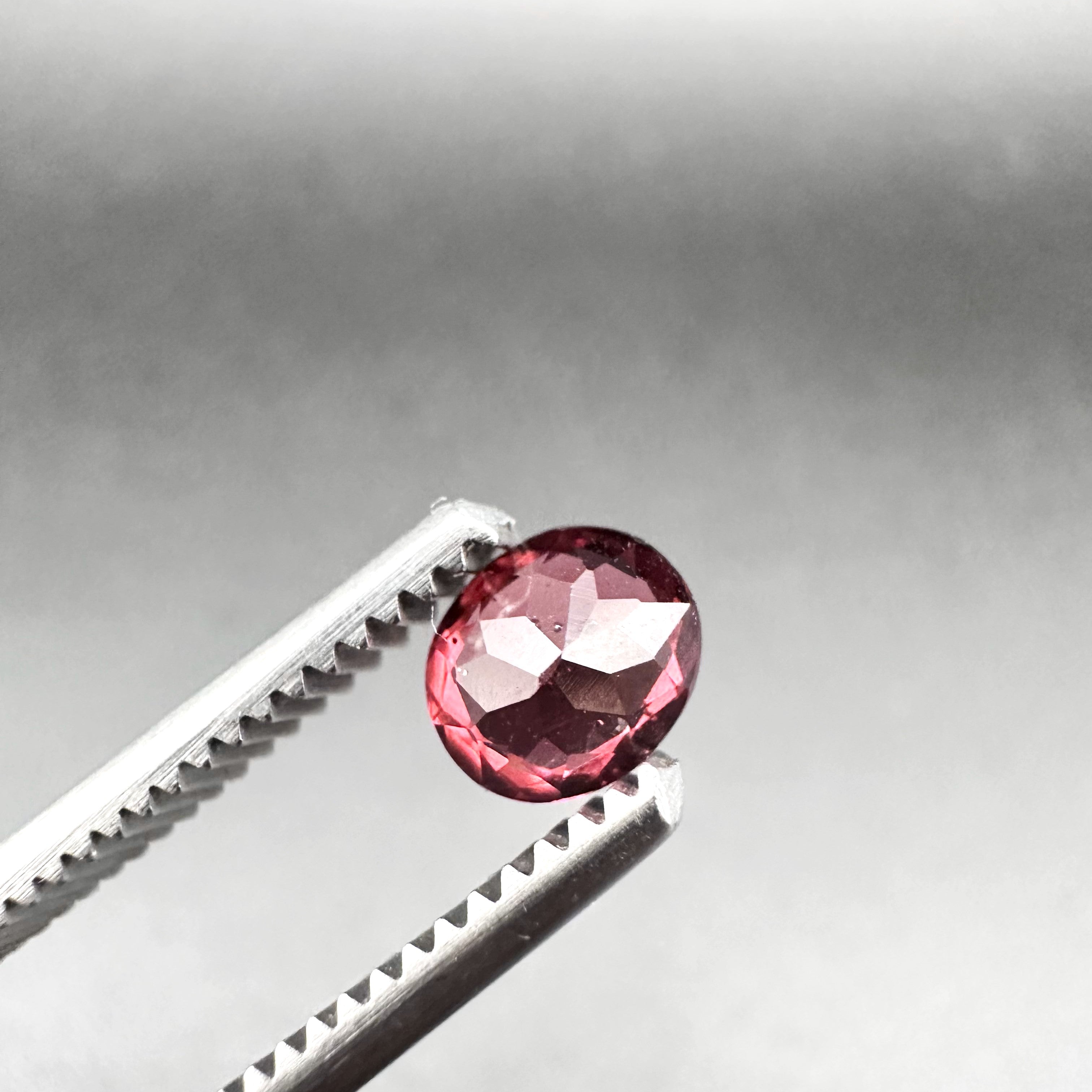 Natural Red Garnet - 0.95ct - Oval Faceted Cut