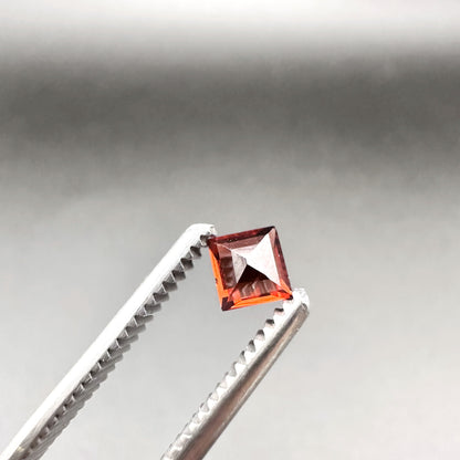 Natural Red Garnet - 0.65ct - Oval Faceted Cut