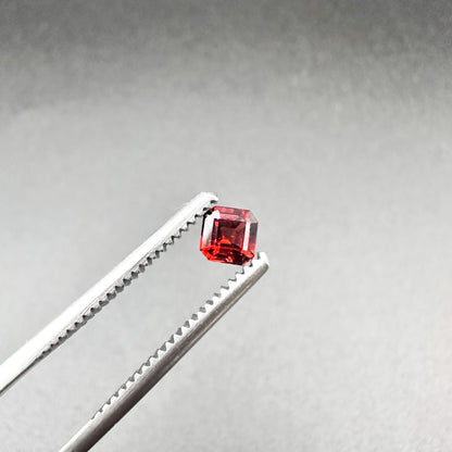 Natural Red Garnet - 0.60ct - Oval Faceted Cut