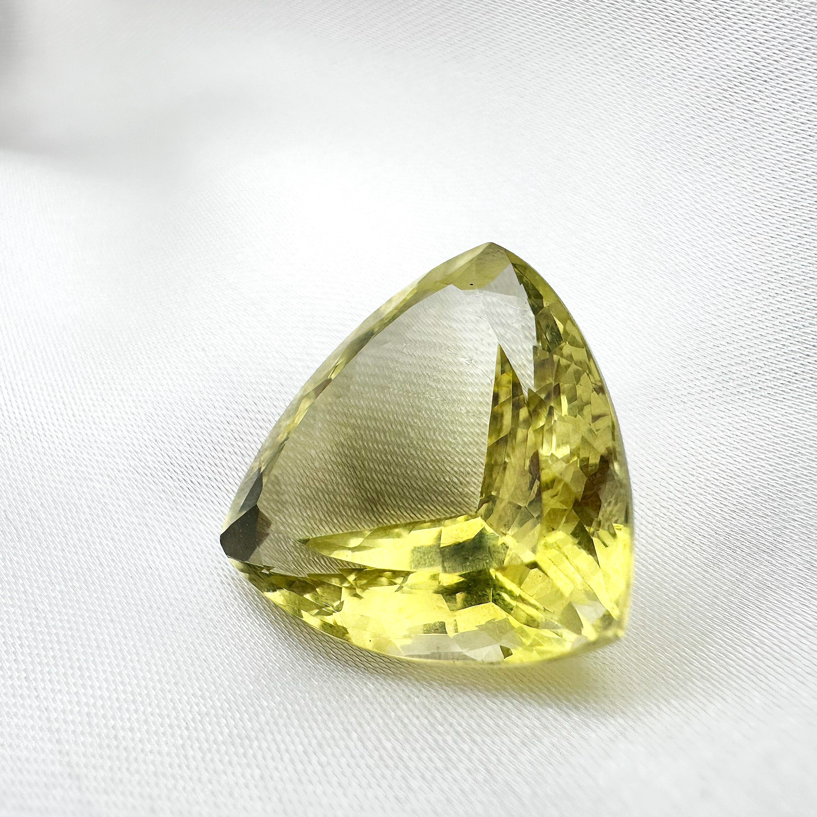 Natural Lemon Quartz – Certified - 21.80 Carat - Trillion Cut