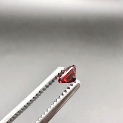 Natural Red Garnet - 0.60ct - Oval Faceted Cut
